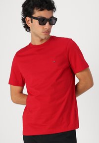 Tommy Hilfiger SEASONAL SOLID TEE - Basic T-shirt - medium red