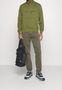 Tommy Hilfiger Sweater - olive