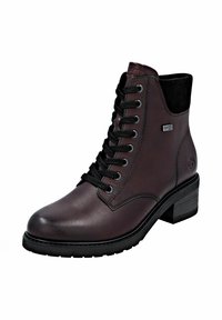 Botín de cuero marrón con cordones negros, cuello acolchado y suela texturizada. Cuenta con un tacón bajo y sutiles detalles de costura.