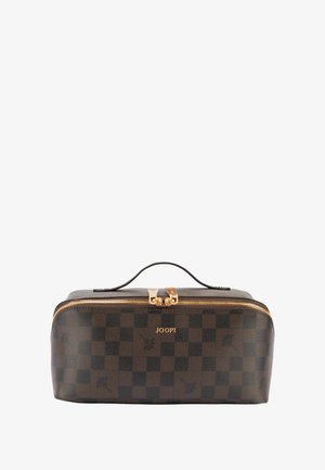 Rjava kozmetična torbica s karo vzorcem iz teksturiranega materiala, z zadrgo v zlati barvi, ročajem in logotipom blagovne znamke na sprednji strani.