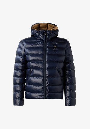 Giacca puffer lucida blu navy con cappuccio, zip frontale, tasche laterali e un piccolo logo nero e giallo sul petto.
