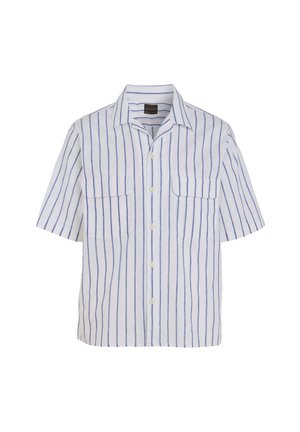 Hvid kortærmet skjorte med knapper, prydet med lodrette blå striber og to brystlommer med klapper foran.