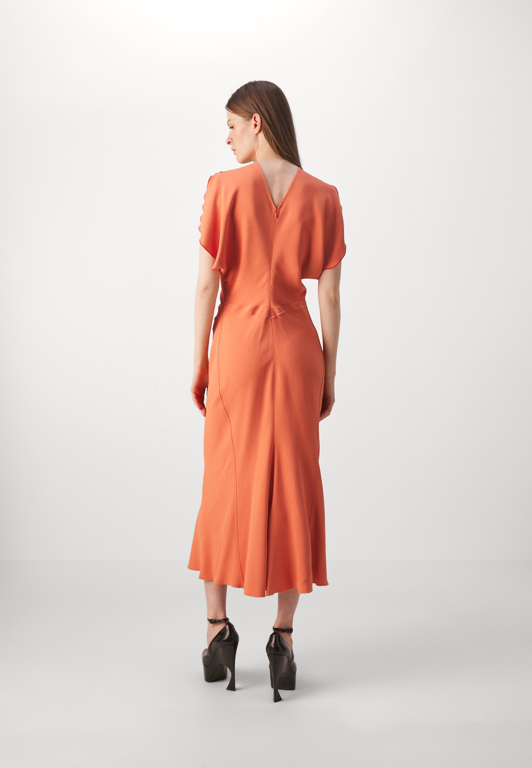 オールインワン・サロペット Victoria Beckham Fitted Midi Dress With Puff Sleeves And 20240611_VB_0305_1500x.jpg?v=