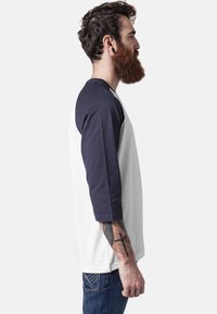 Urban Classics CONTRAST 3/4 SLEEVE RAGLAN - Hosszú ujjú felső - wht/nvy