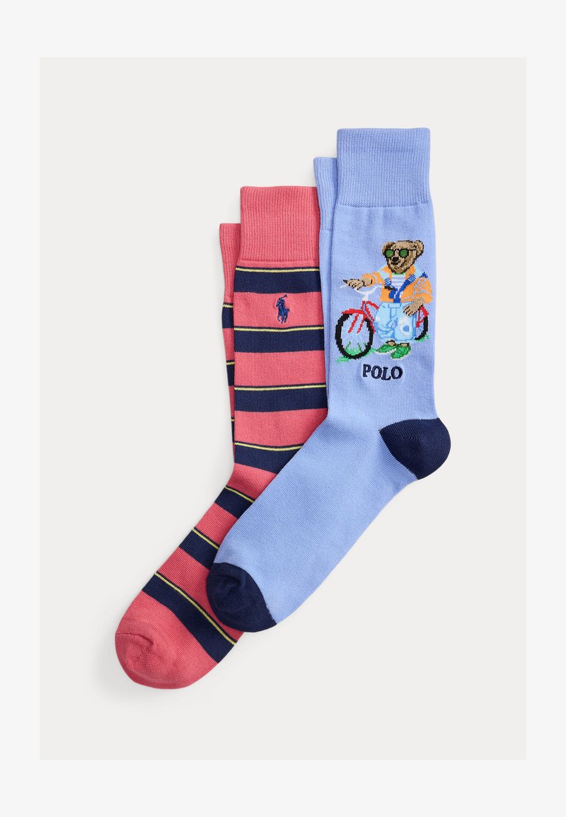 Paar knielange Socken: eines pink mit marineblauen Streifen und Polo-Spieler-Logo, das andere hellblau mit einem Bären auf einem Fahrrad und dem Schriftzug „POLO“.