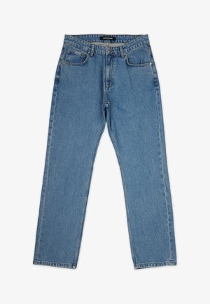 Jeans in denim azzurro chiaro con vestibilità dritta, cinque tasche, chiusura con bottone e cuciture visibili lungo le cuciture. Stile casual classico.