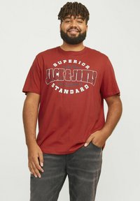 Jack & Jones JJELOGO - T-Shirt print - red ochre