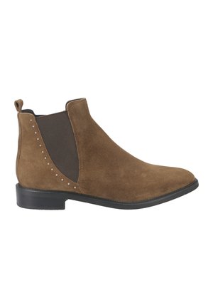 Bottines en suedine marron mettant en avant des panneaux élastiques latéraux, des clous décoratifs, une pointe ronde et un petit talon pour un confort optimal.