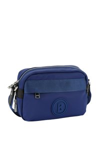 Borsa a tracolla blu navy realizzata in nylon resistente con una striscia testurizzata, zip silver e logo in rilievo sul davanti.