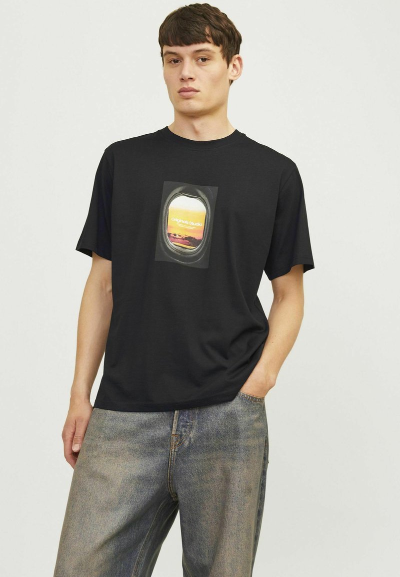 Jack & Jones JORVESTERBRO PICTURE CREW NECK - Nyomott mintás póló - black
