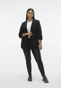 Vero Moda Curve VMCZAMIRA 3/4 LONG  EXC CUR - Blazer - black