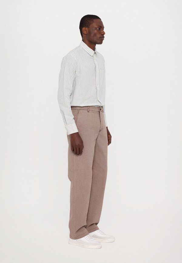 DARWIN - Relaxed fit jeans - potting soil2