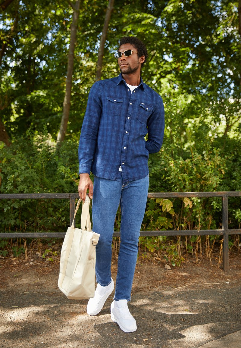 Wrangler WESTERN - Camisa - mid indigo
