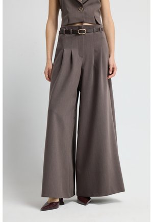 Pantaloni - light brown (44)