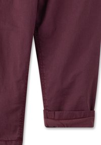 Burgunderfarbene Baumwollhose mit umgenähtem Saum, ausgestattet mit einer glatten Textur und seitlichen Nahtdetails. Klassisches Design, das sich für legere Anlässe eignet.