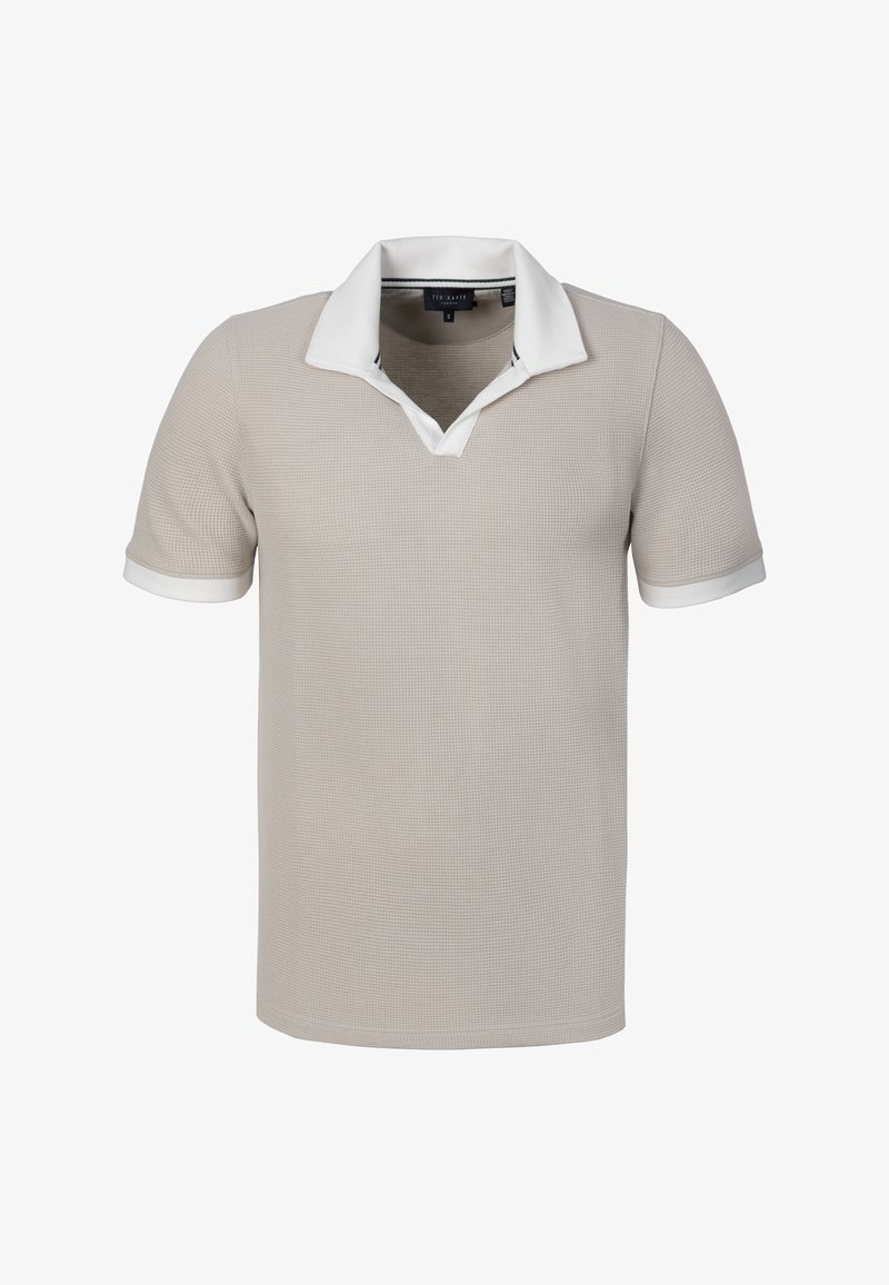 Beiges, strukturiertes kurzärmeliges Poloshirt mit weißem offenem Kragen und weißen Ärmelbündchen, auf einfachem Hintergrund dargestellt.