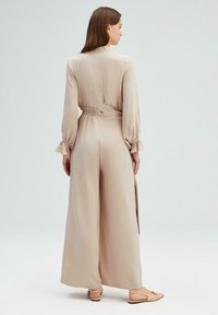 Touché Privé BELTED OVERALLS - Tuta jumpsuit - beige