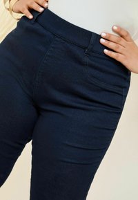 Friends Like These PLUS SIZE FIT - ELASTICATED WAIST  - Uske traperice - dark blue