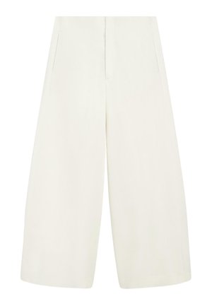 Pantalon blanc ample et court avec poches latérales et fermeture frontale dissimulée, présenté sur fond blanc.