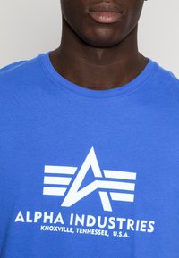 Alpha Industries T-shirt estampada - nautical blue