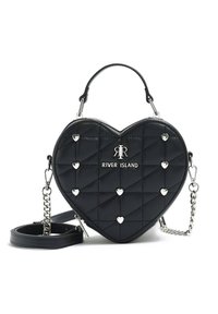 Černá prošívaná kabelka ve tvaru srdce se stříbrnými akcenty, s řetízkem a malými srdíčkovými aplikacemi, značkovaná "RIVER ISLAND."