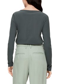 s.Oliver AUS STRETCH - Langarmshirt - olivgrün