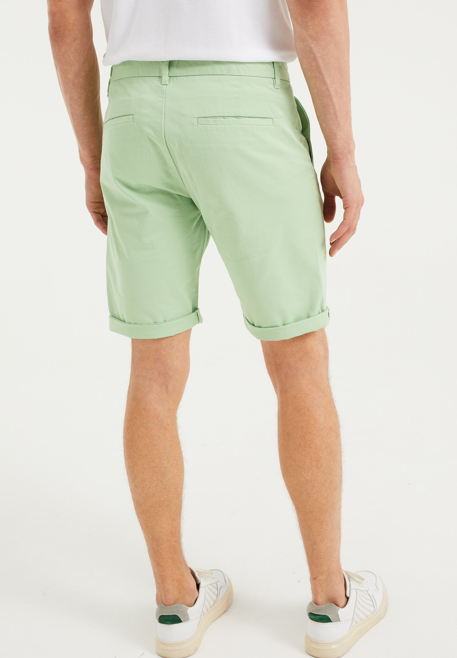 SHORT SLIM FIT CHINO HOMME | 79351607 - WE Fashion