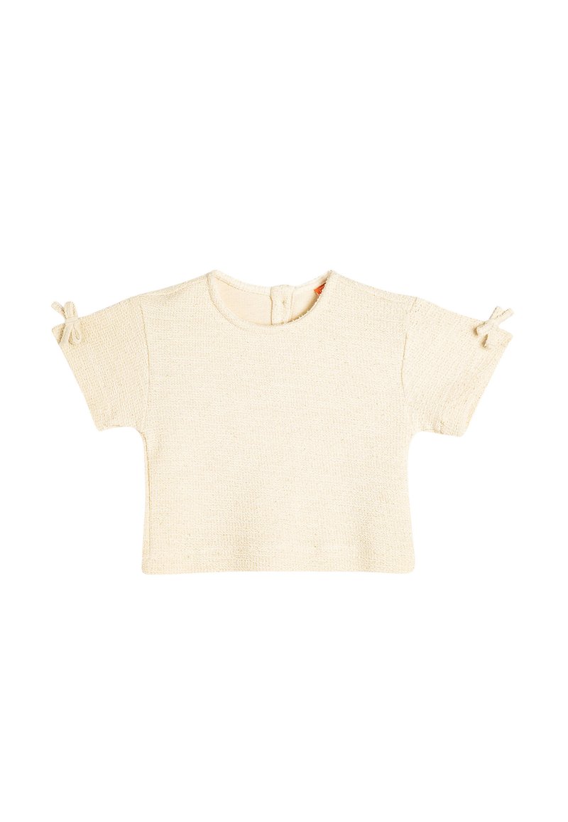Kortärmad krämfärgad t-shirt, texturerat stickat material, rund halsringning, knäppning bak, med små band på ärmarna som detalj.
