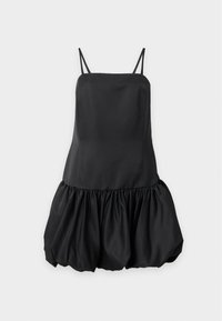 Robe noire sans manches avec fines bretelles et jupe bouffante volumineuse froncée sur un fond clair uni.