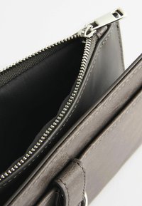 Next LARGE RING DETAILED - REGULAR FIT - Punge - grey