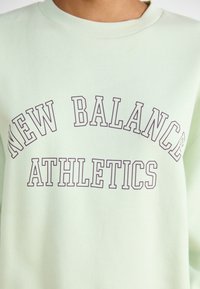 New Balance GRAPHIC CREW - Felpa - natural mint