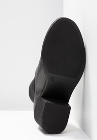 Even&Odd Tronchetti - black