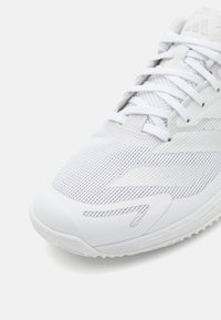 adidas Performance DEFIANT SPEED - Vairāku kortu tenisa apavi - footwear white/grey one