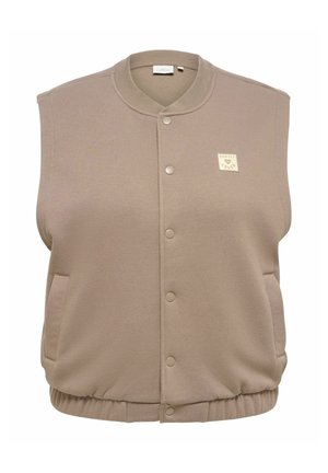 Gilet beige sans manches à boutons, col et ourlet côtelés, poches latérales et petit écusson « Sunset Lover » sur la poitrine.