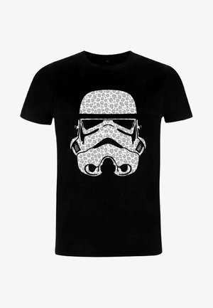 Schwarzes T-Shirt mit einem weißen Stormtrooper-Helmdesign, das auf der Vorderseite mit einem grauen Leopardenmuster gefüllt ist.