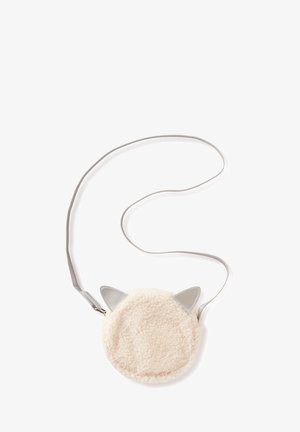 Runde Umhängetasche aus cremefarbenem Kunstpelz mit silbernen Leder-Katzenohren und einem passenden grauen Riemen, mit strukturierter Oberfläche.