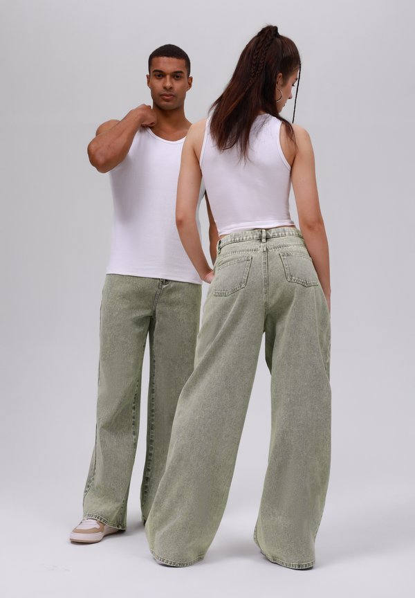 UNISEX - Baggy Jeans - soft olive2