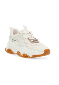 Sneaker chunky con upper in rete e sintetico color crema e dettagli marroni. Suola bianca spessa con battistrada in gomma testurizzata. Chiusura con lacci.