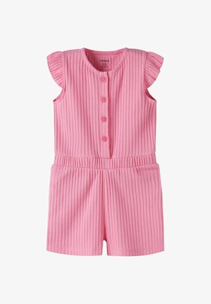 Vaaleanpunainen ribbineulottu hihaton taaperokombinaatio, jossa edessä napit, joustava vyötärö ja liehulahkeat olkapääyksityiskohdat.