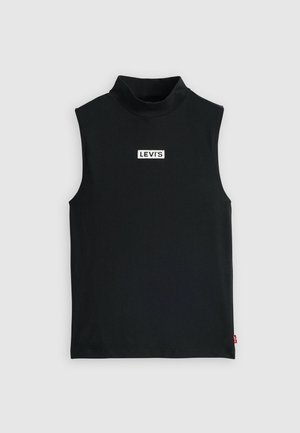 Juodas be rankovių turtleno viršus, pagamintas iš elastinės medžiagos, su centriniu baltu Levi's logotipu ant stačiakampio pleistro, su lygiu paviršiumi.