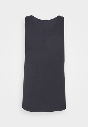 Černý bezrukávový top s kulatým výstřihem, vyrobený z hladkého materiálu, s jemnou strukturou a zakřiveným lemem na spodní části.