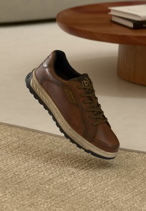bugatti EXETER - Sportcipő - dark brown