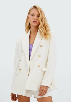 MIT STRUKTURMUSTER UND METALLKNÖPFEN - Short coat - offwhite