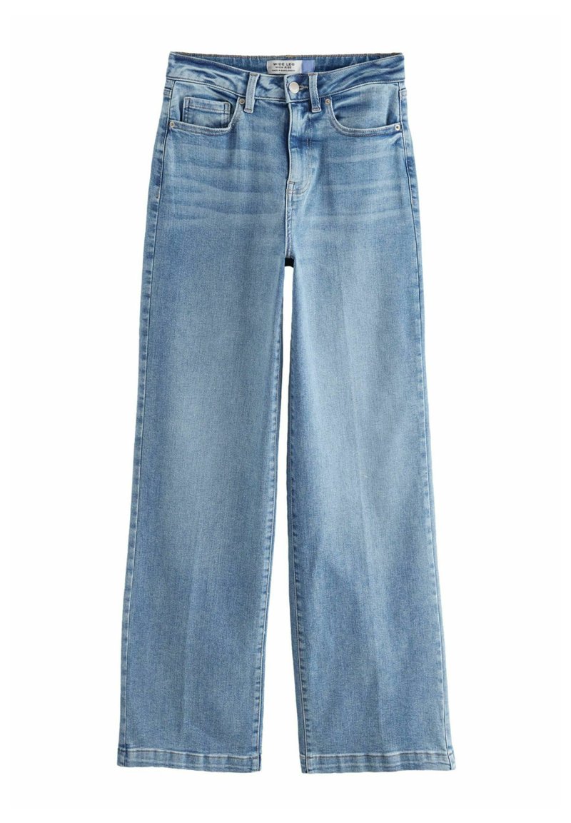 Traperice s visokim strukom i širokim nogavicama u svijetloplavom denimu s glatkom teksturom, s klasičnim dizajnom s pet džepova i šivenim detaljima.