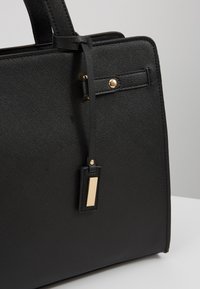 Anna Field Attachetasker - black