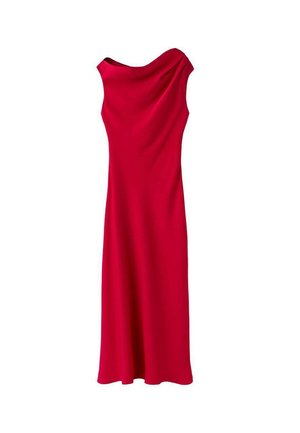 Vestido largo sin mangas de color rojo con un escote drapeado, textura suave y una silueta fluida, diseñado para un ajuste elegante.