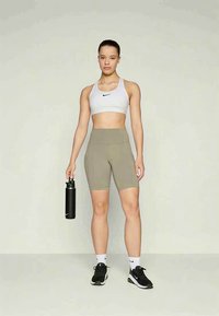 Nike Performance ONE - Punčochy - light army/black