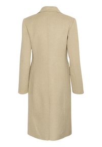 Bežs vilnas mētelis ar taisnu dizainu, garām piedurknēm, ar griezumu apkakli un divām sānu kabatām. Aizmugurē ir vienkāršs dizains ar minimālu apdari.