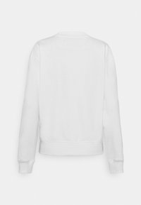 Valkoinen collegepaita, pyöreä kaula-aukko, pitkät hihat, ribbaus hihansuissa ja helmassa, sileä pinta, ei näkyviä logoja tai kuvioita takana.