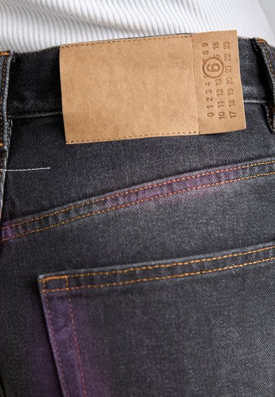 MM6 Maison Margiela PANTS 5 POCKETS - Široke kavbojke - black